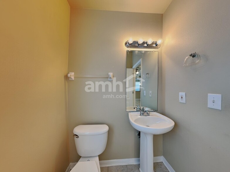 Building Photo - 1226 Loretto Cir