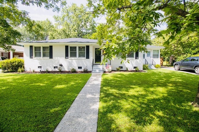 Building Photo - Stunning 3 Bedroom, 2 Bathroom in West Col...