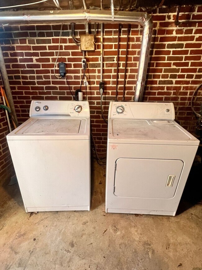 Building Photo - 4505 W Grace St