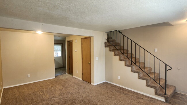 Building Photo - "Charming 2-Bedroom Retreat with modern co...