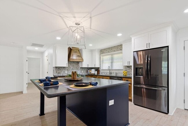 Building Photo - 2802 County Rd 209