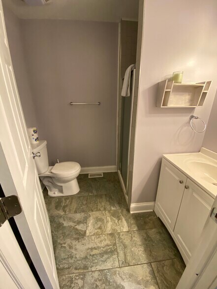 Building Photo - 907 E Carson St