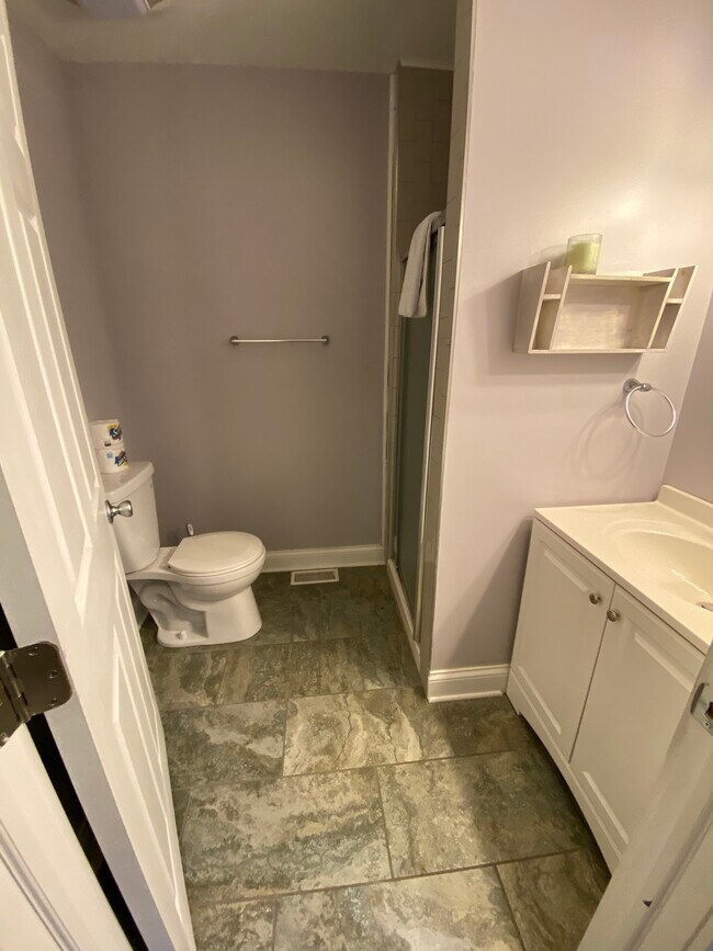 Building Photo - 907 E Carson St