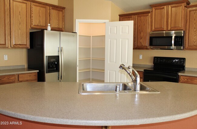 Building Photo - 17839 W Crocus Dr