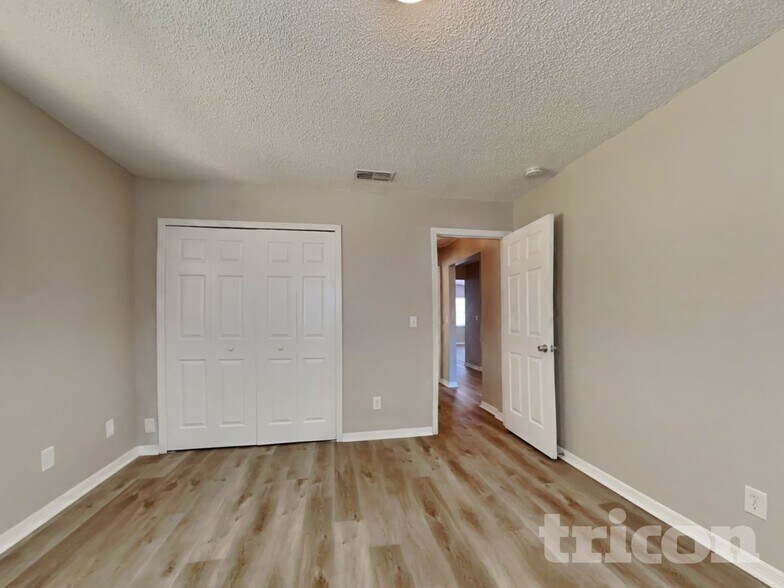 Building Photo - 4930 44th Ave N