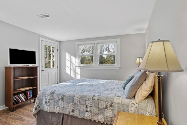 Building Photo - Marsh View Beaufort Home Available Now