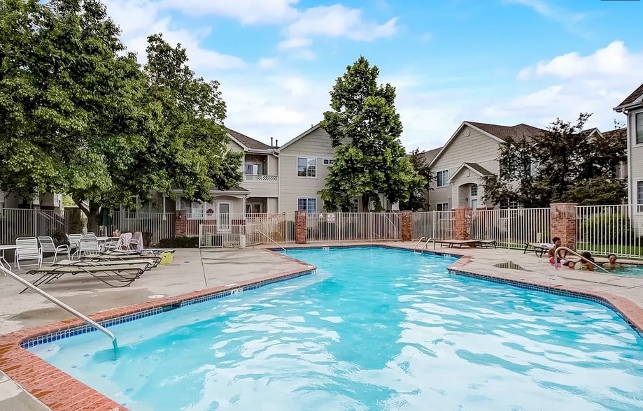 Swimming Pool and Hot tub - 12943 Lafayette St