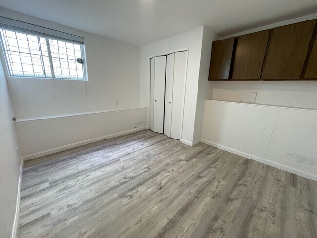 Building Photo - 926