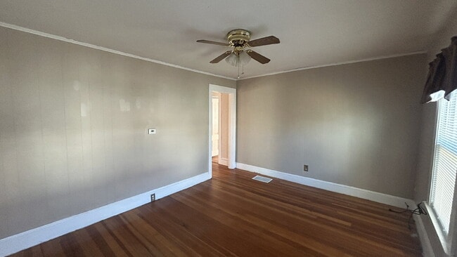 Building Photo - Cozy 3-Bed / 1-Bath Apartment in the Heart of Biddeford