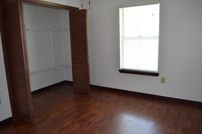 Building Photo - 380 Canterbury Cir NW
