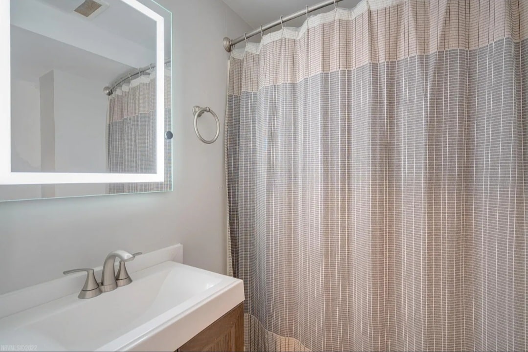 Basement bathroom - 812 Cambridge Rd