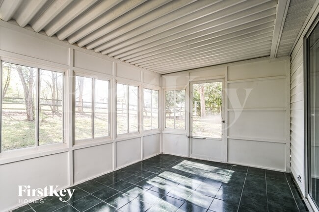 Building Photo - 1940 Winsted Ct