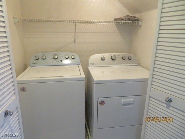 Building Photo - 9342 Autumn View Ave