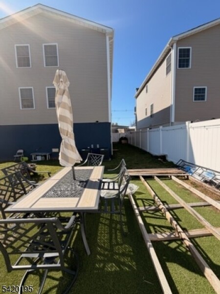 Building Photo - 257 Dukes St