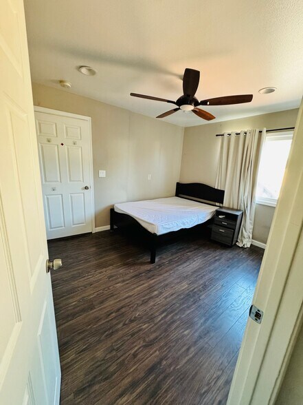 Building Photo - 2818 S Normandie Ave