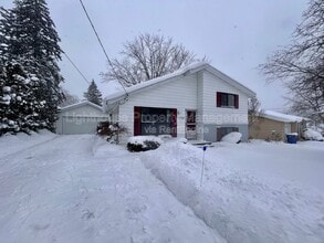 Building Photo - 2728 Vassar Dr SE