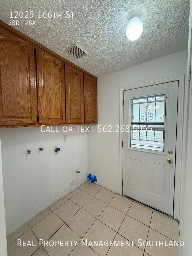 Building Photo - Three Bedroom Two Bath Home for Rent in No...