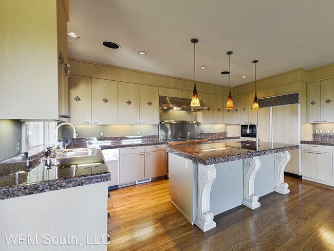 Building Photo - 3 br, 2.5 bath House - 16862 SE 59th St