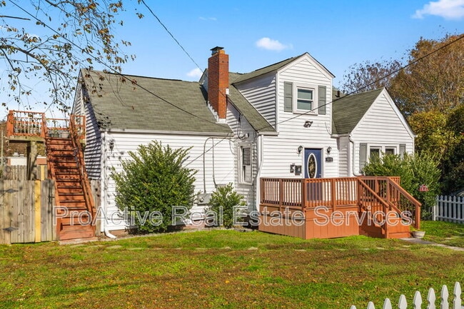 Building Photo - 1018 Wolcott Ave