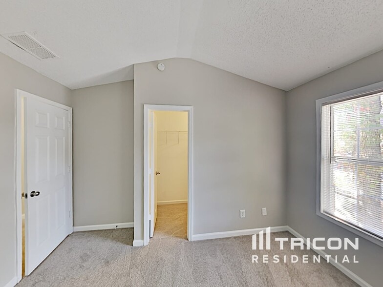 Building Photo - 172 Greystone Cir