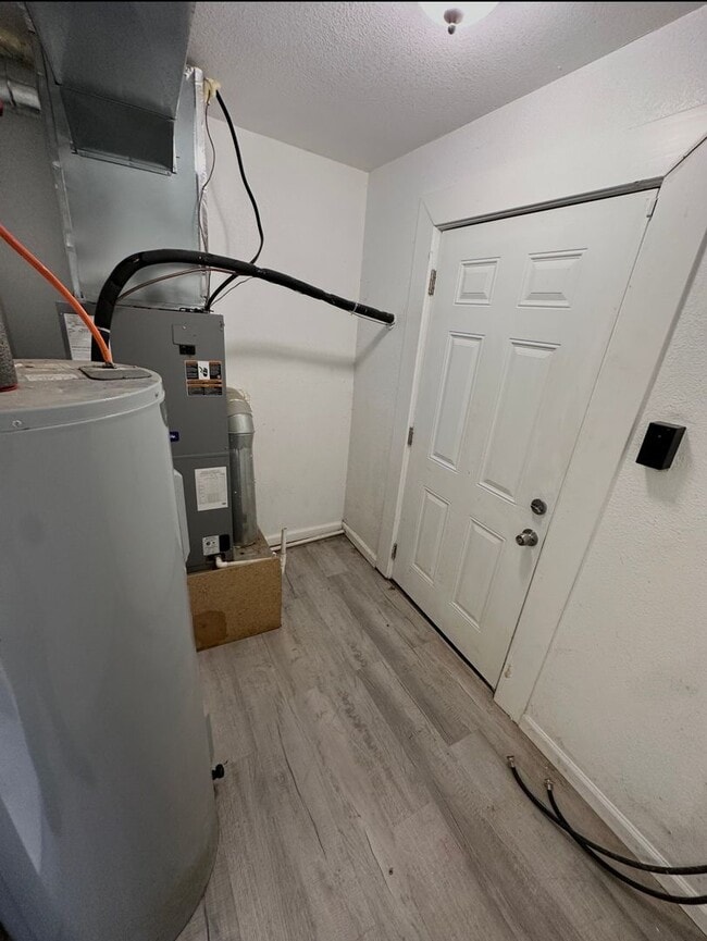 Building Photo - 3 bedroom 1 bath