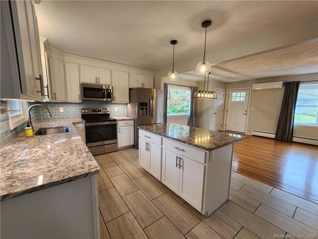 Building Photo - 24 Savi Ave