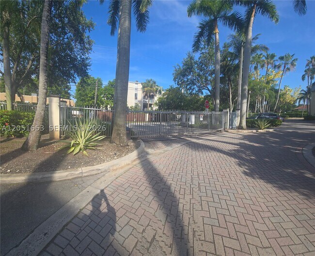 Building Photo - 8950 SW 69th Ct