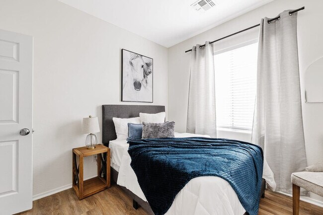 Building Photo - 2372 E Sequoia Dr