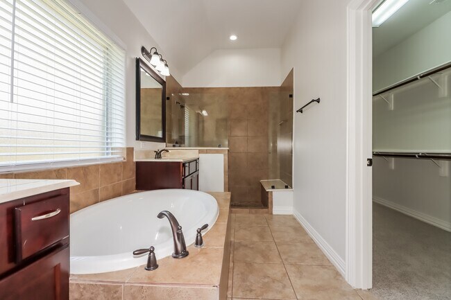 Building Photo - 210 Terrace Creek Ct