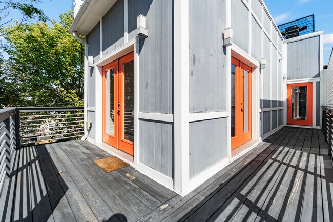 Building Photo - 2118 4th St NE