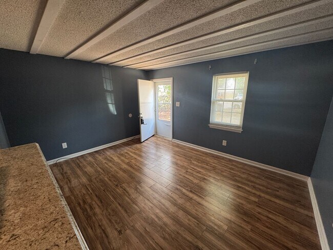 Building Photo - Belvedere912-914