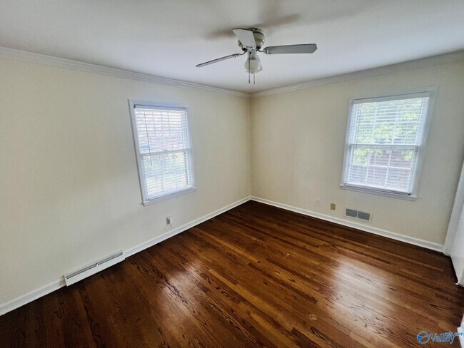 Building Photo - 4006 Devon St SE