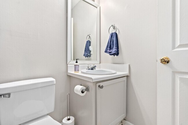 Building Photo - 324 N Ross St