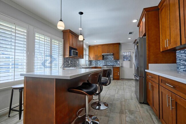 Building Photo - 1334 Birchcrest Ave