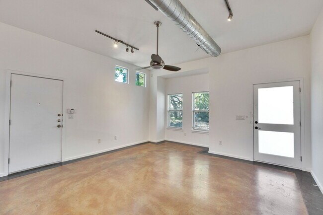 Building Photo - 3808 Menchaca Rd