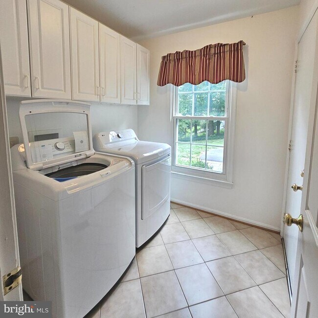 Building Photo - 6004 Station View Ct