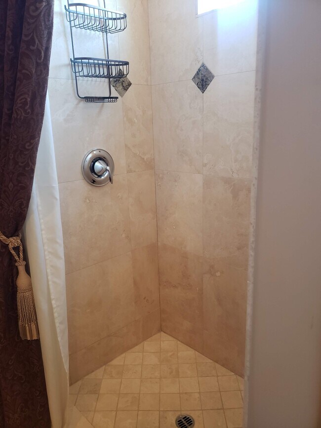 Building Photo - 13401 N 18th St