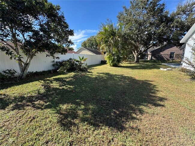 Building Photo - 14940 Day Lily Ct