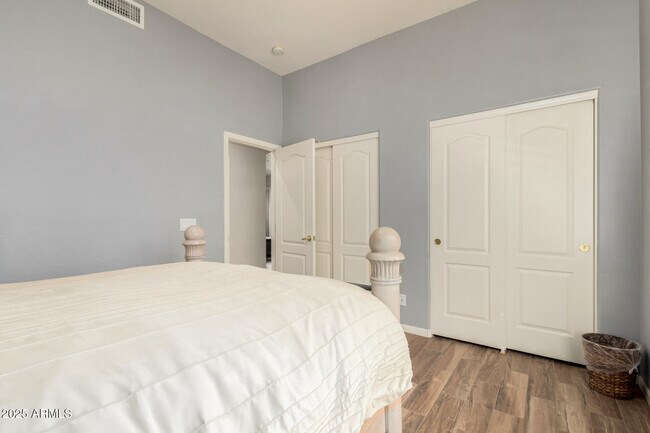 Building Photo - 8250 E Mountain Spring Rd