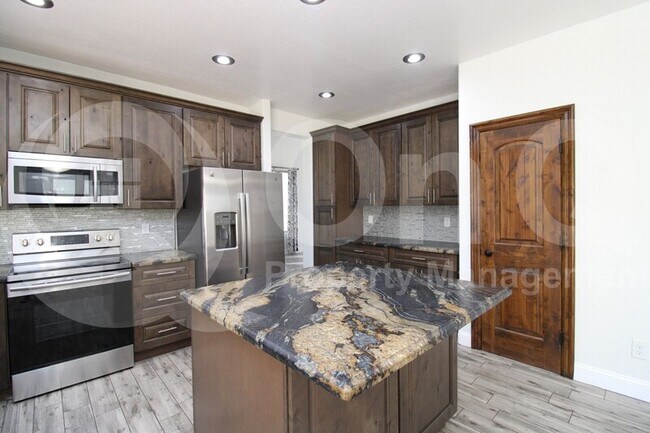 Building Photo - 563 E Krista Way