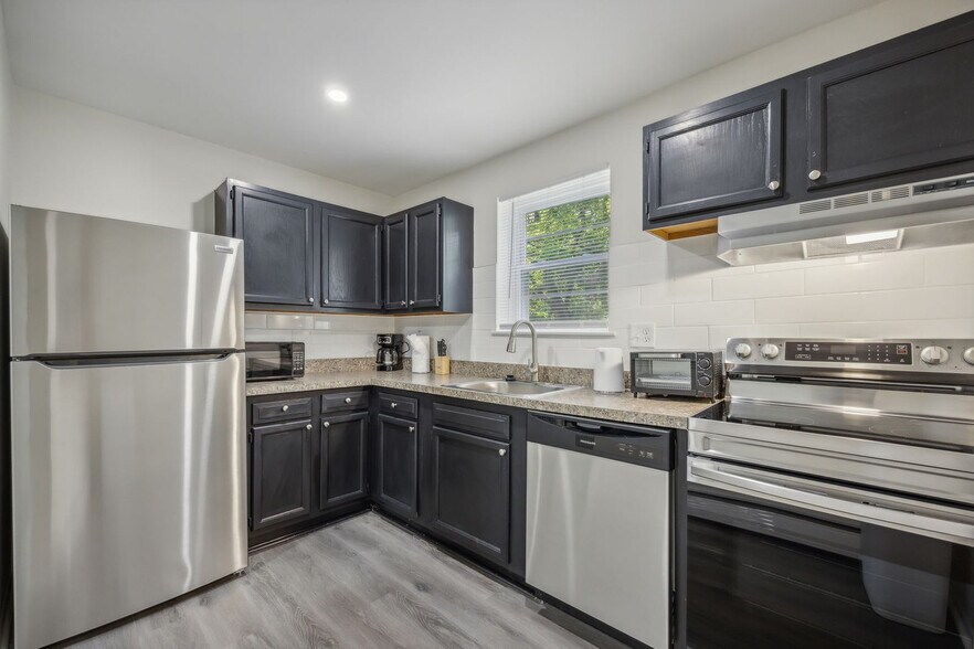 Building Photo - 410 Wharton Dr