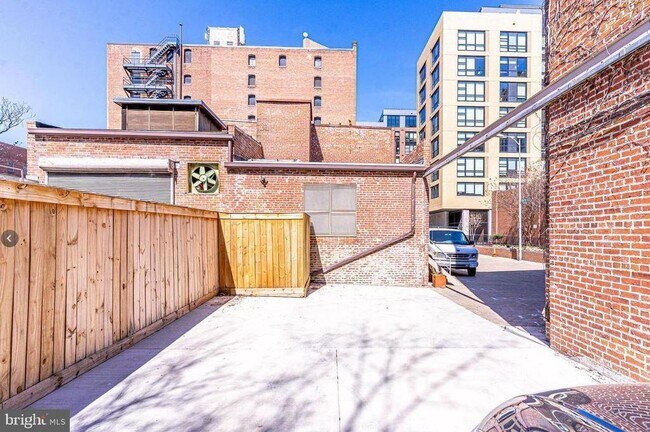 Building Photo - 1420 Paloma Way NW