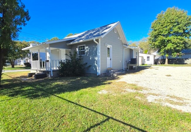 Building Photo - 9447 Peachtree St