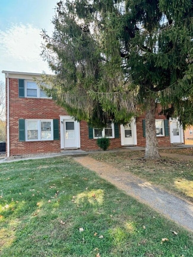Building Photo - Townhouse for Rent
