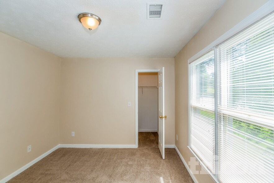 Building Photo - 1320 Timber Walk Dr