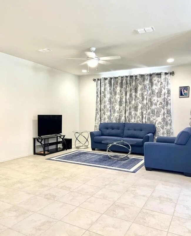 Building Photo - 2022 Built Single-Level 4Bedrooms/3Baths Stunning Home!!