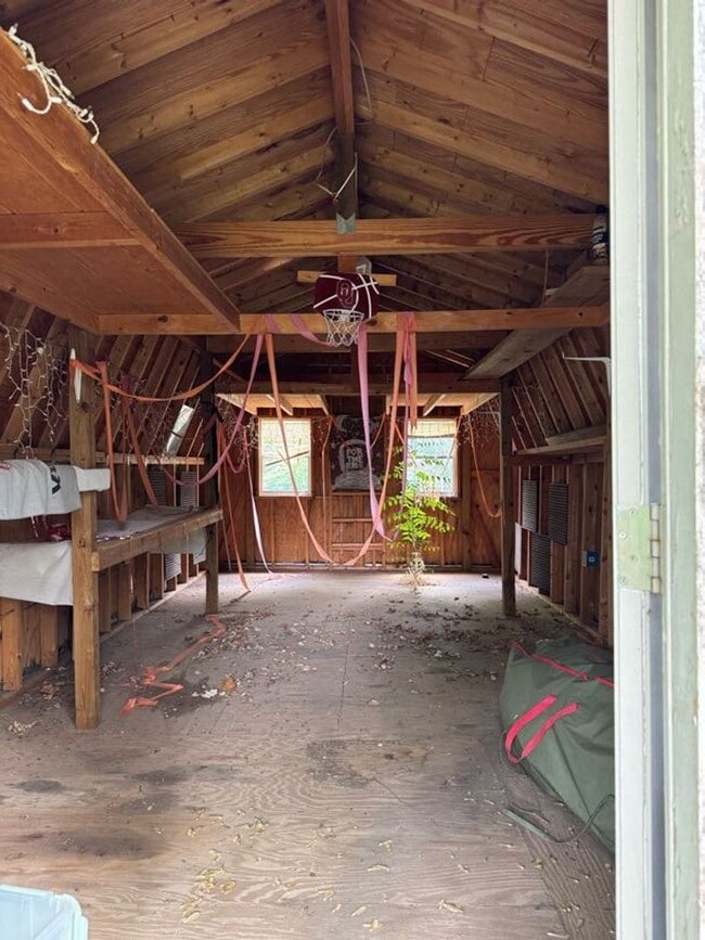 Building Photo - PRELEASING for Aug 7th! (3-4) Bedroom/(2) Bath Close to Campus!