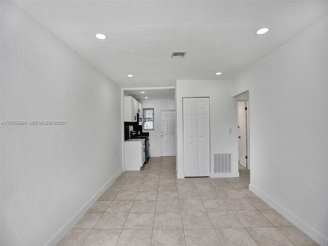 Building Photo - 708 N 20th Ave