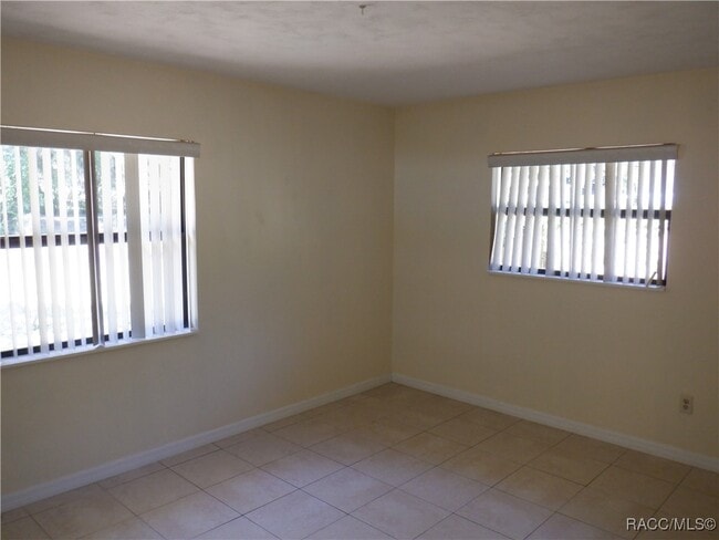 Building Photo - 281 E Falconry Ct