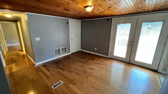 Building Photo - Electricity included!  3 Bedroom Home with...